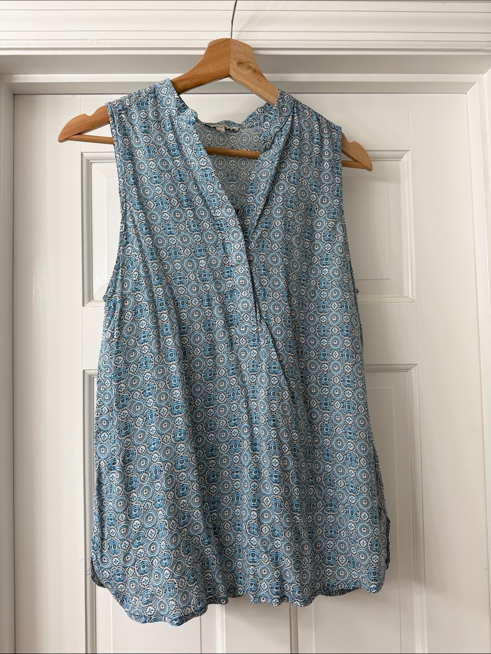Sleeveless Blue Patterned Blouse